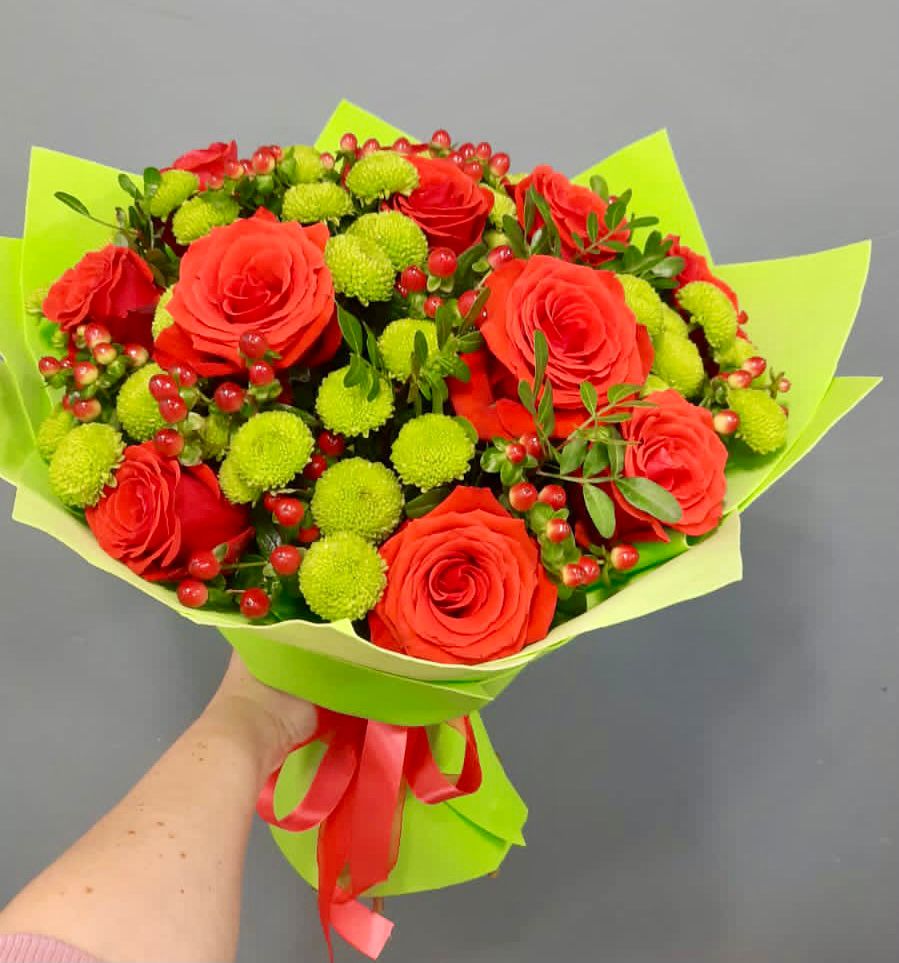 Букет цветов из: Хризантемы и Розы в Ногликах