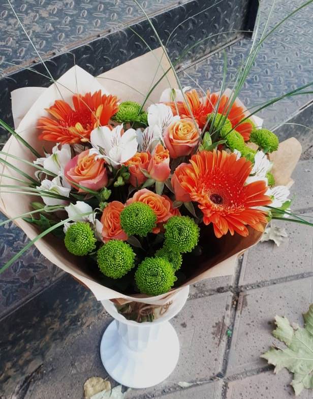 Букет цветов из: Герберы, Хризантемы, Альстромерии и Розы в Ногликах