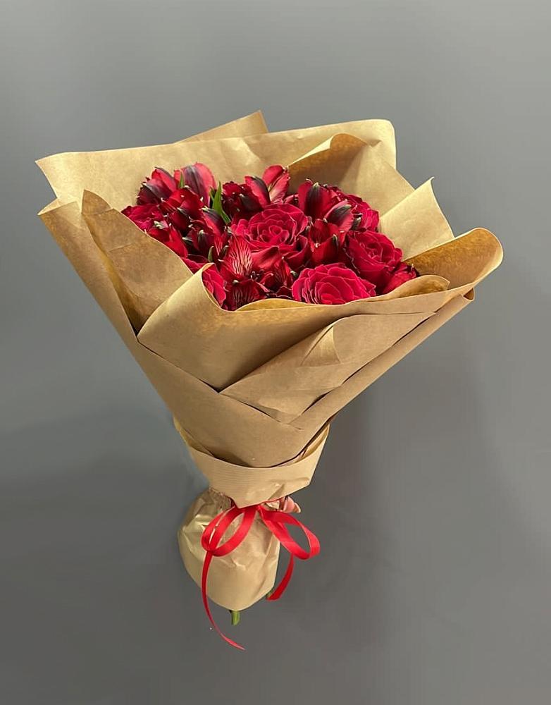 Букет цветов из: Альстромерии и Розы в Ногликах