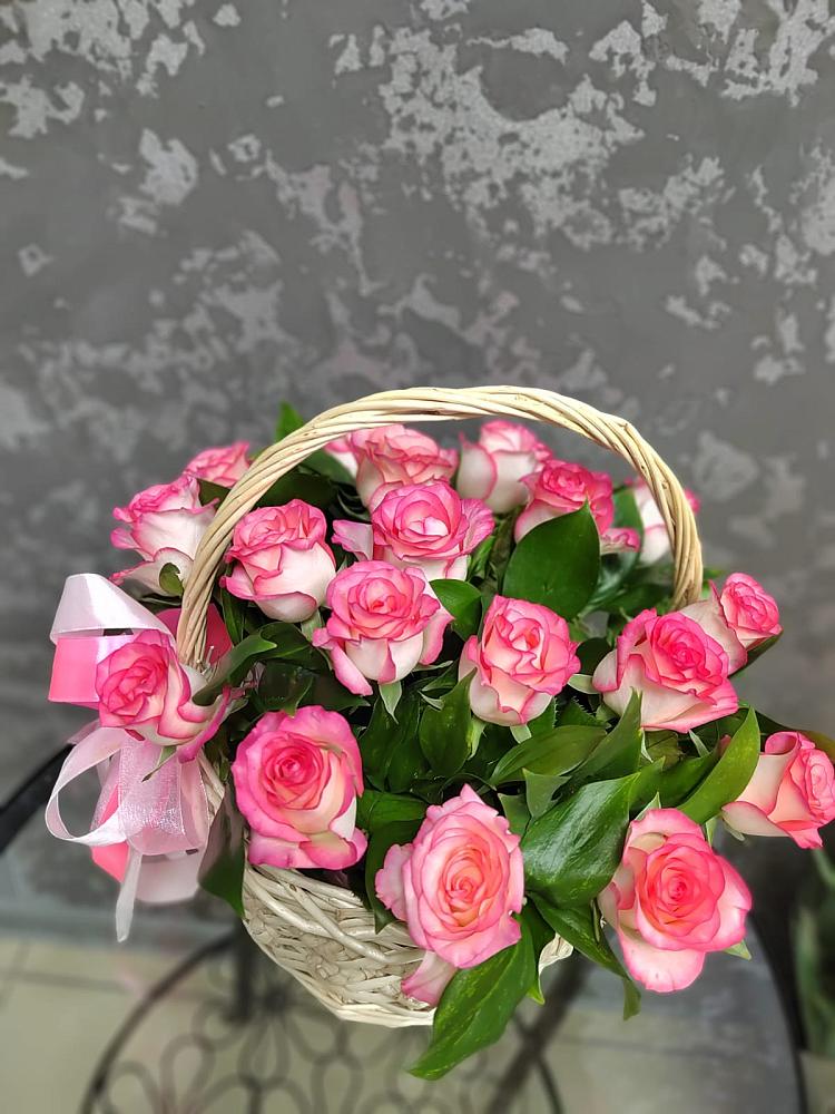Цветочная композиция из Розы в корзине в Ногликах