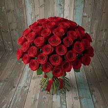 Букет 55 Красных роз Фридом #REPLACE_PRED# Ногликах