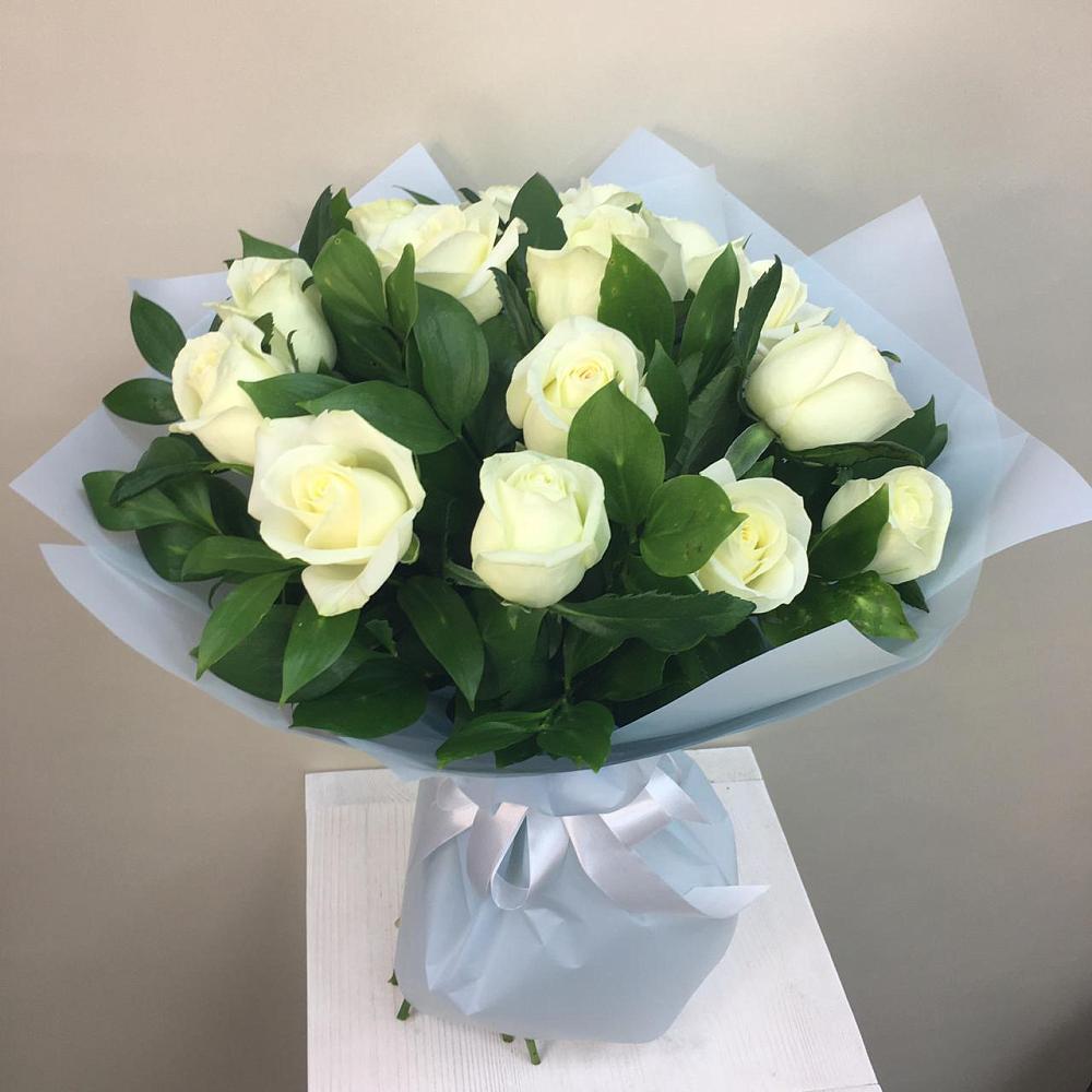 Букет 15 Белых роз Проуд в Ногликах