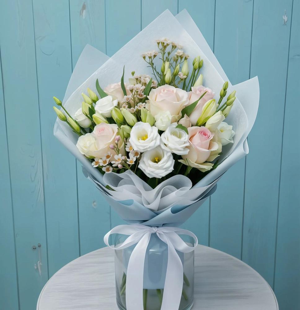 Букет цветов из: Розы и Лизиантусы в Ногликах