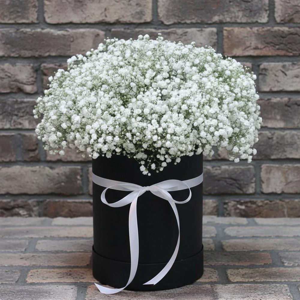 Цветочная композиция из Гипсофила в шляпной коробке в Ногликах