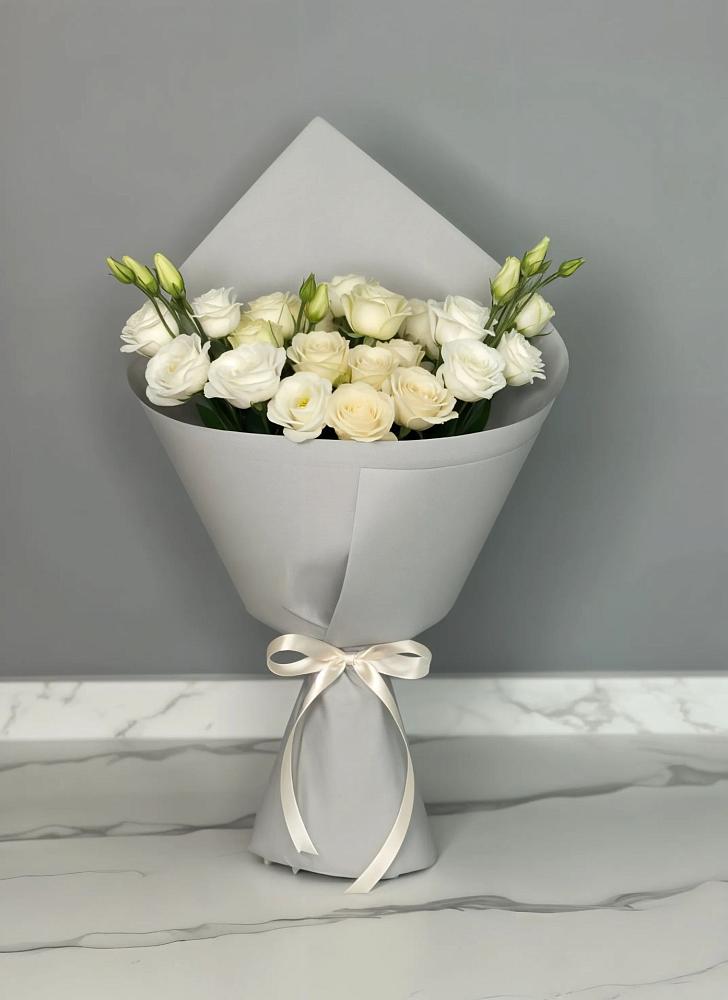 Букет цветов из: Розы и Лизиантусы в Ногликах