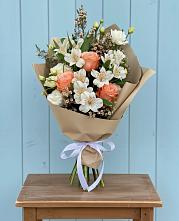 Букет цветов из:  Альстромерии, Лизиантусы, Розы и Хризантемы в Ногликах