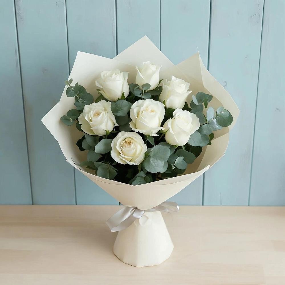 Букет Белые розы в Эвкалипте в Ногликах