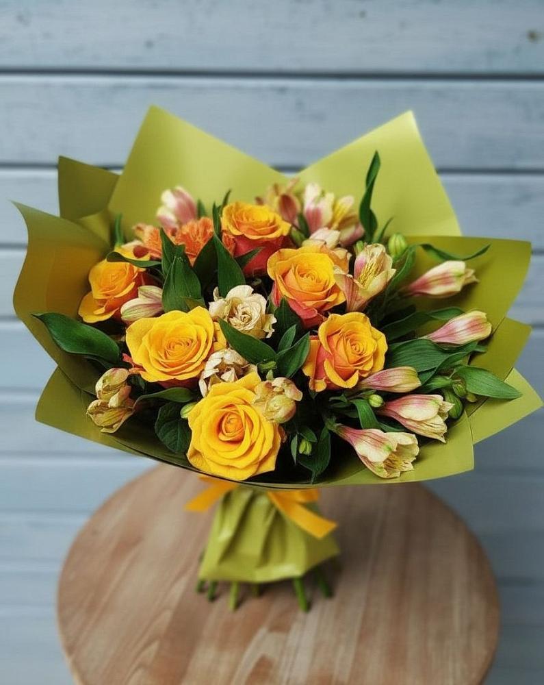 Букет цветов из: Альстромерии и Розы в Ногликах
