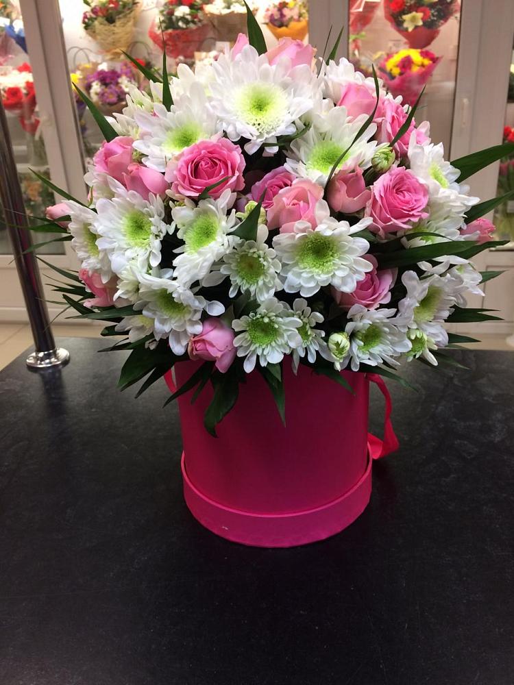 Цветочная композиция из Розы и Хризантемы в шляпной коробке в Ногликах